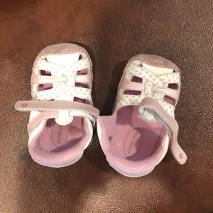 Stride rite size 3 crib shoes